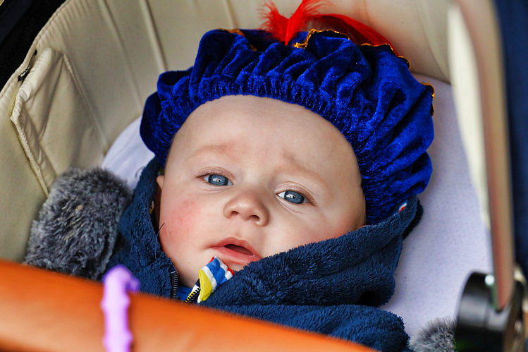 Aankomst van de Sint en zijn Zwarte Pieten in Waarder_009